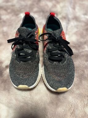 Nike React Running Shoes Women’s Size 8 Black Red Multicolor Athletic Sneakers